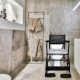 Toiletstoel met wieltjes en deksel | Opklapbare voetsteun en afneembare armleuningen | Zwart | Barco | Mobiclinic - Foto 4