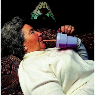 Kennedy beker om zittend te drinken